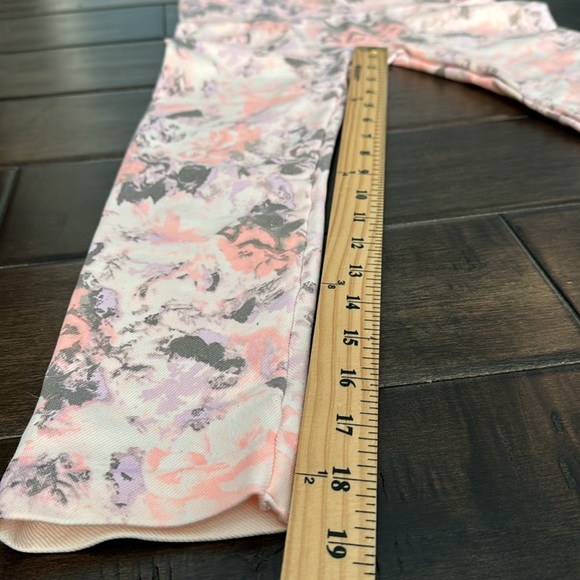 ❤️3/$30 Breezies Tummy Smoothing Seamless 3/4 Cropped Leggings - Picture 8 of 9